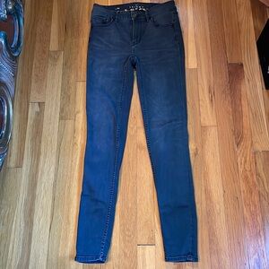 WHBM “THE SKINNY “ BLACK JEANS 00